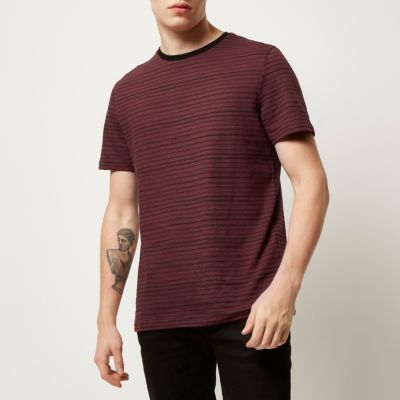 Dark red stripe print t-shirt